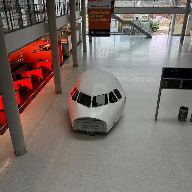 Einzug der Flugsimulatoren ins Terminal vom Flughafen Münster Osnabrück - Flugsimulator Münster