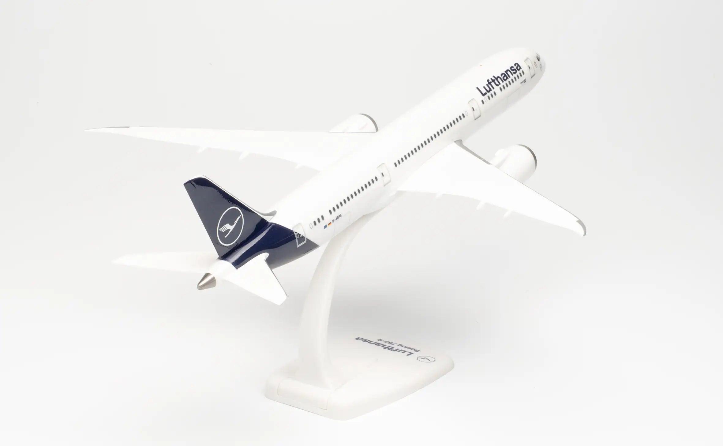 Boeing 787 Lufthansa Modell von hinten 2