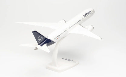 Boeing 787 Lufthansa Modell von hinten 2