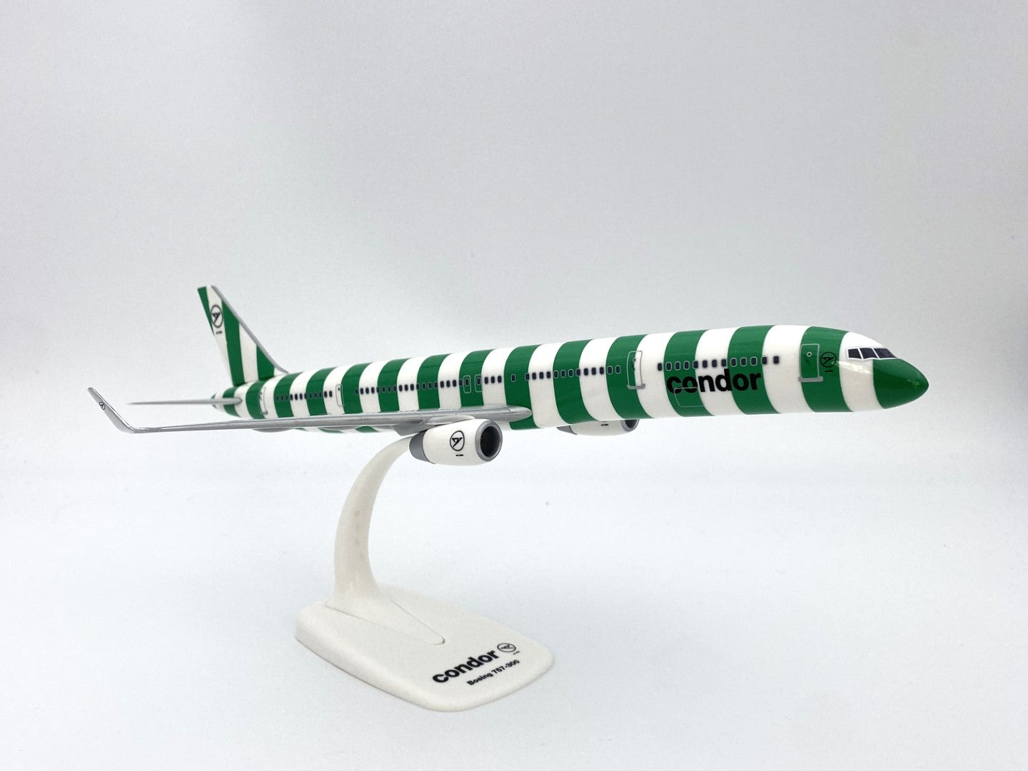 Boeing 757-300 Modell mit grünen Streifen von Condor